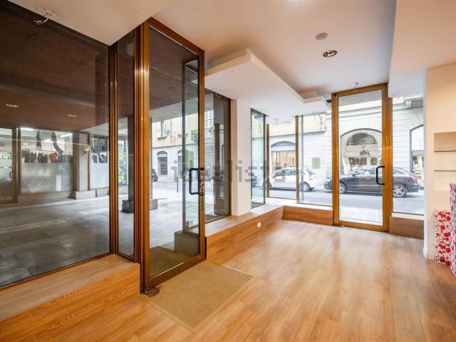 Locale in vendita di 195 m² in Via Fratelli Cairoli, 60
