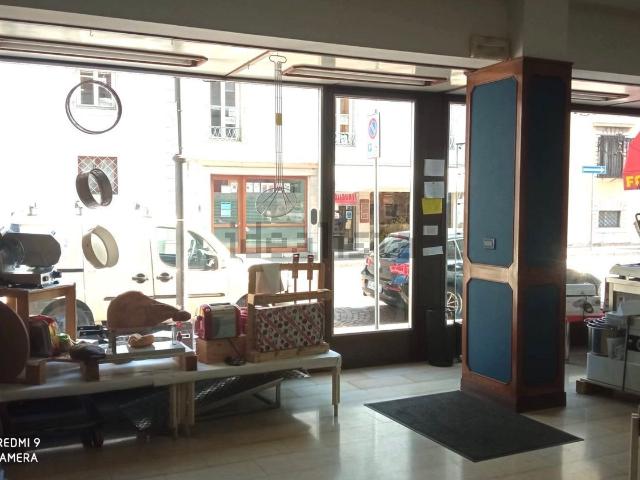 Locale in vendita di 195 m² in Via Aquileia, 31