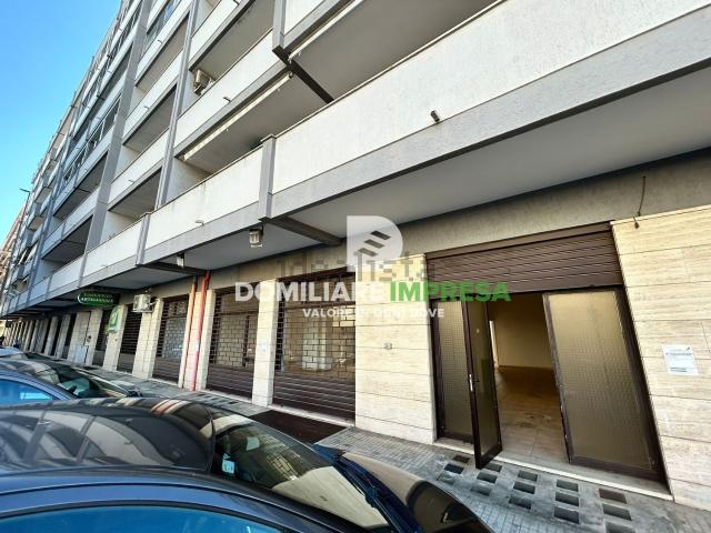 Locale in vendita di 195 m² in Via Archita da Taranto, 59