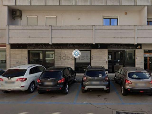 Locale in vendita di 195 m² in Via G. D&apos Annunzio, 47
