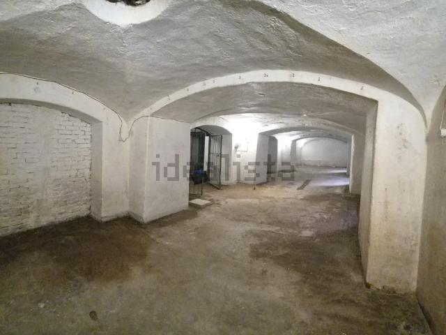 Locale in vendita di 195 m² in Via Filippo Turati