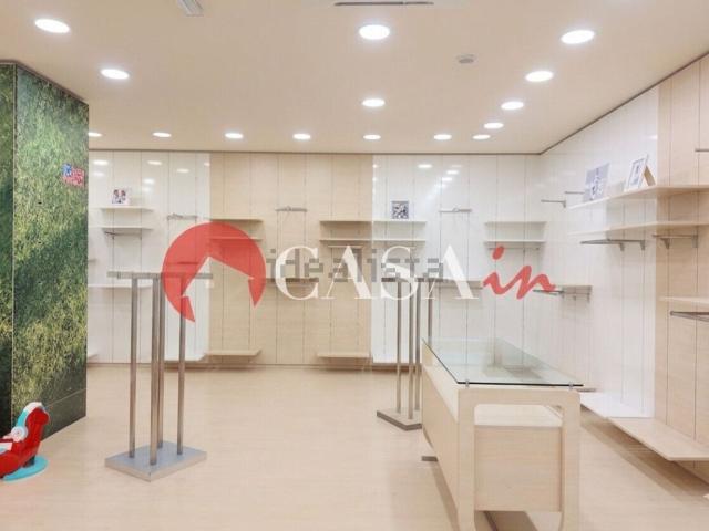 Locale in vendita di 195 m² in Via Magenta