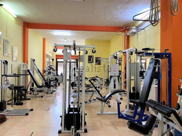 Locale in vendita di 195 m² in Via Tanza
