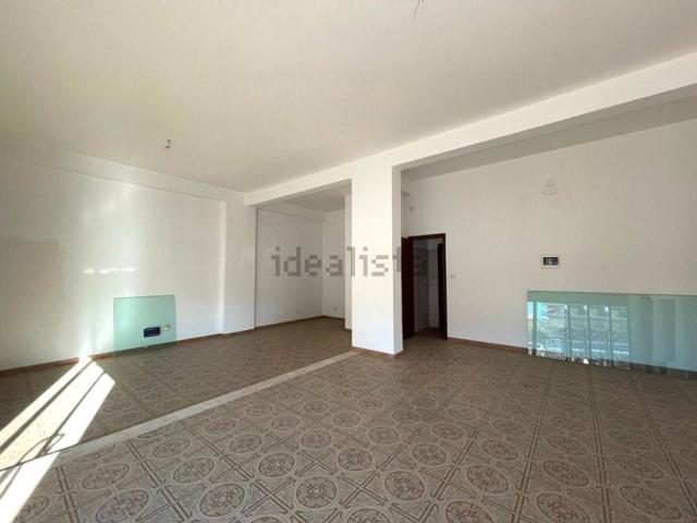 Locale in vendita di 195 m² in Piazza San Marino, 8
