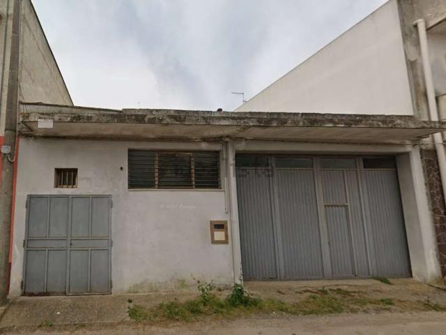 Locale in vendita di 196 m² in Via Campania, 2