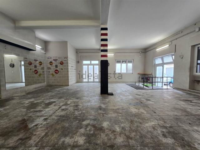 Locale in vendita di 196 m² in Via Antonio Gramsci