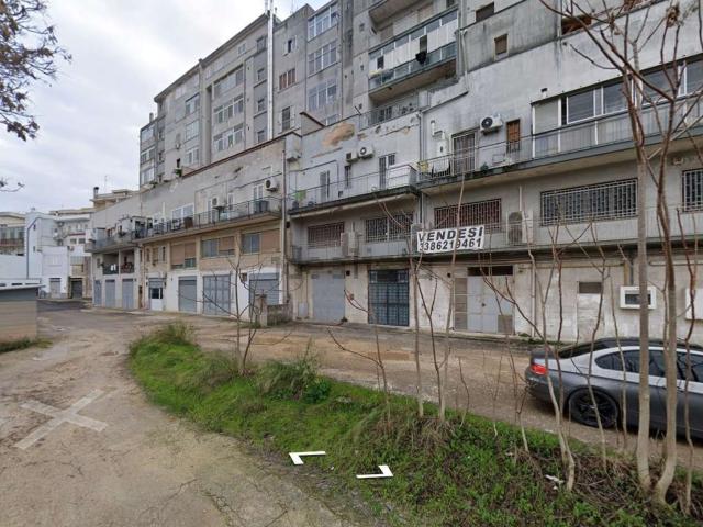 Locale in vendita di 197 m² in Via per Martina Franca, 29