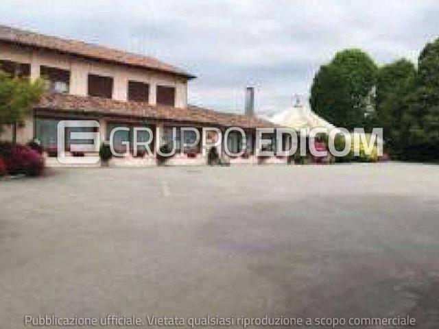 Locale in vendita di 1985 m² in Via Montebelluna di Salvarosa