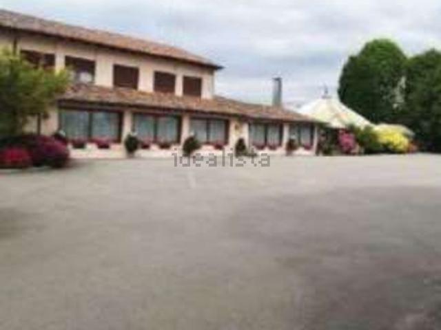 Locale in vendita di 1986 m² in Via Montebelluna di Salvarosa