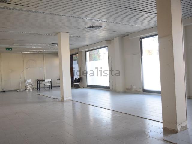 Locale in vendita di 198 m² in Via Sulcitana, 188
