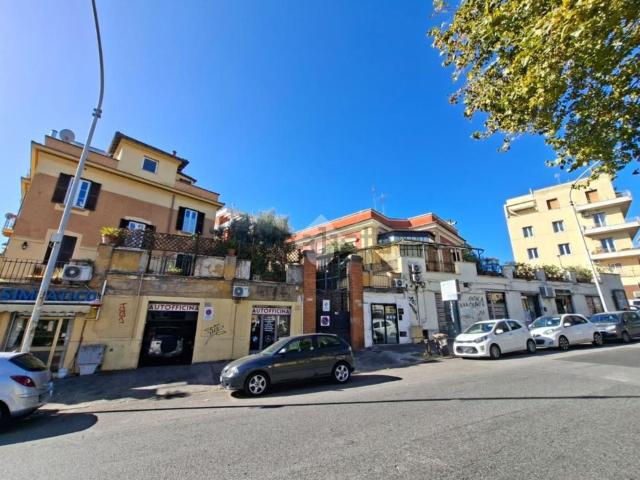 Locale in vendita di 18 m² in Circonvallazione Gianicolense, 105