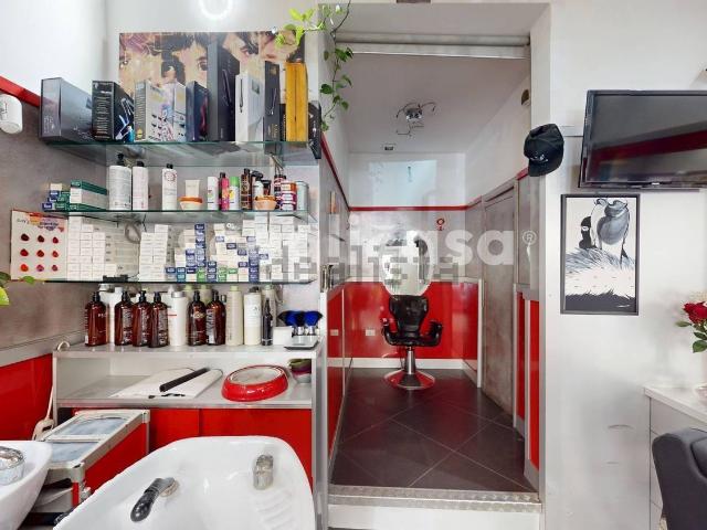 Locale in vendita di 23 m² in Via Angelo Poliziano, 7