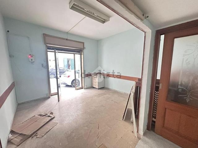 Locale in vendita di 23 m² in Via Cardinale Capecelatro