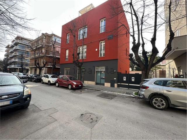 Locale in vendita di 23 m² in Viale Regina Elena, 197