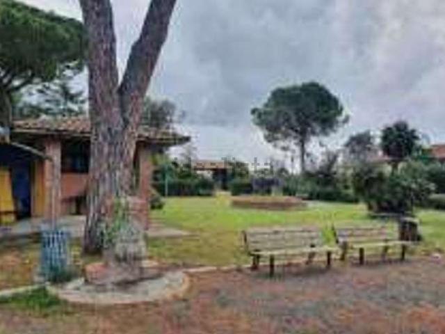 Locale in vendita di 200000 m² in Via Aurelia Antica