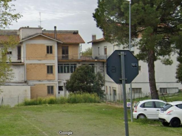 Locale in vendita di 2000 m²