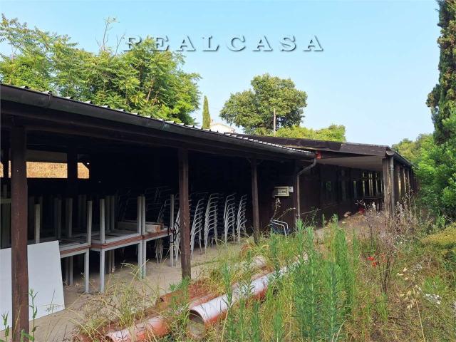 Locale in vendita di 2000 m²