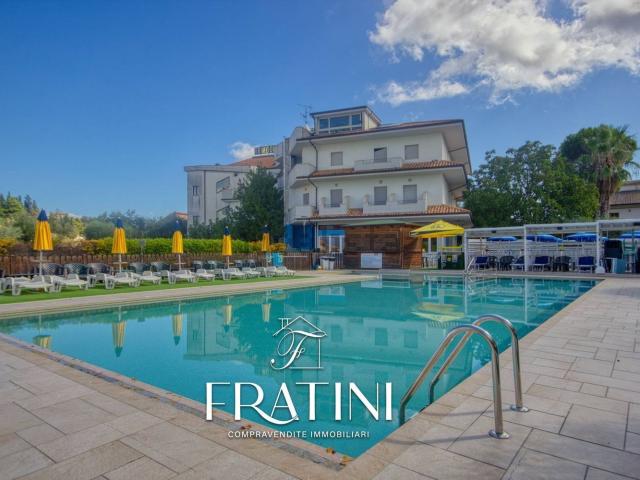 Locale in vendita di 2000 m² in Contrada Madonna della Carità, 45