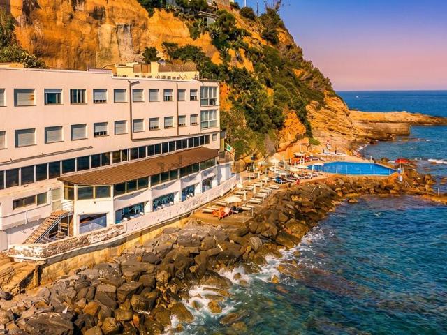 Locale in vendita di 2000 m² in Lungomare Cristoforo Colombo, 102