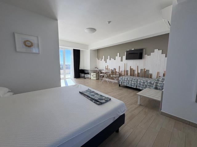 Locale in vendita di 2000 m² in Strada Provinciale Aurelia Vecchia, 61