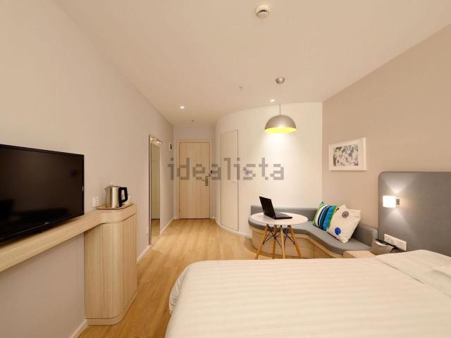 Locale in vendita di 2000 m² in Via Piave, 8
