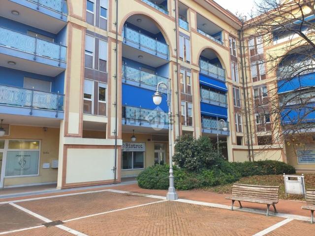Locale in vendita di 200 m² in Via Flaminia, 183