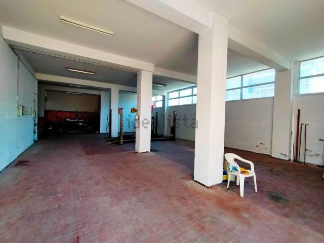 Locale in vendita di 200 m²