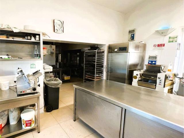Locale in vendita di 200 m²