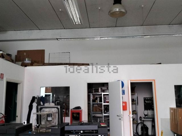 Locale in vendita di 200 m²