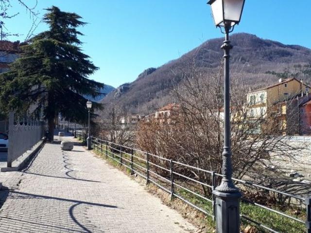 Locale in vendita di 200 m²