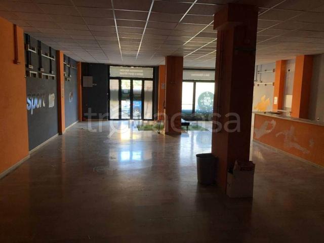 Locale in vendita di 200 m²