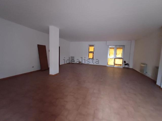 Locale in vendita di 200 m²