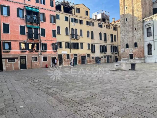 Locale in vendita di 200 m²