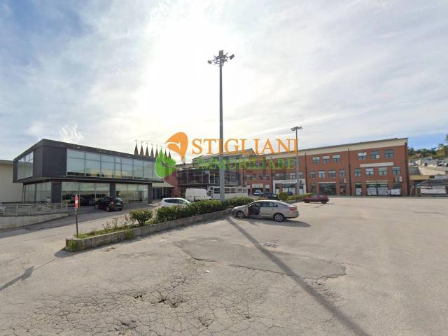 Locale in vendita di 200 m²