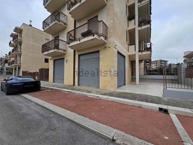 Locale in vendita di 200 m²