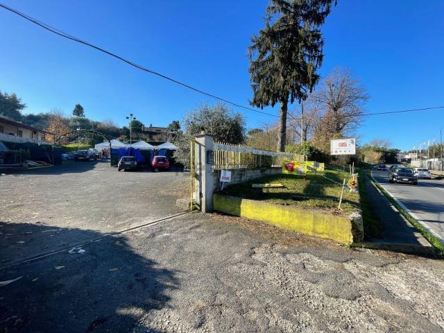 Locale in vendita di 200 m² in Via Casilina, 552