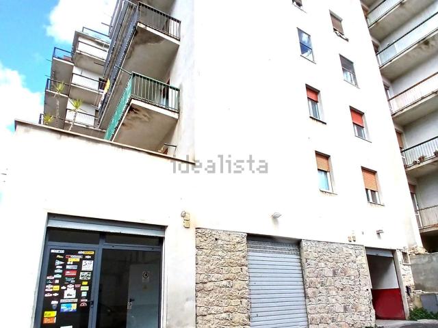Locale in vendita di 200 m² in Via Claudio Fermi