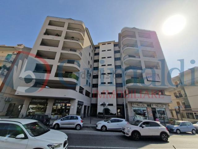 Locale in vendita di 200 m² in Via Adolfo Celi, 183
