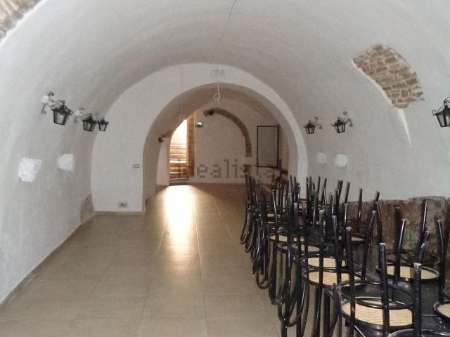 Locale in vendita di 200 m² in Via Aldo Moro