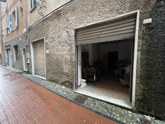 Locale in vendita di 200 m² in Via Beata Chiara