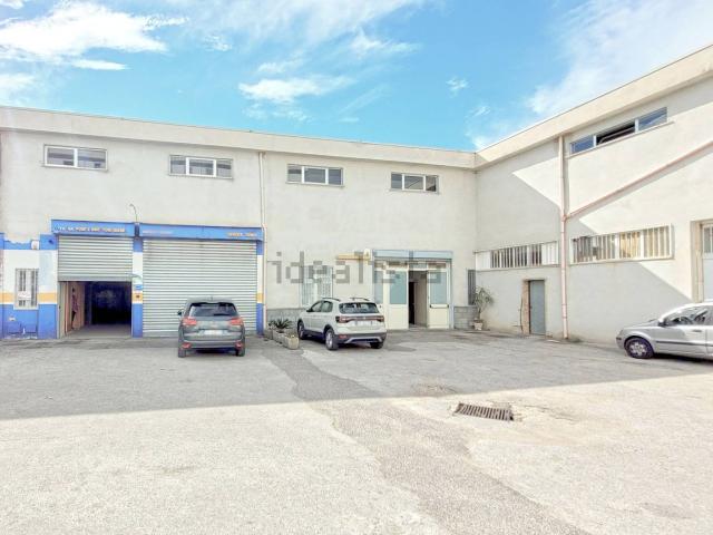 Locale in vendita di 200 m² in Via Benevento, 8