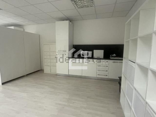 Locale in vendita di 200 m² in Via G. Mazzini