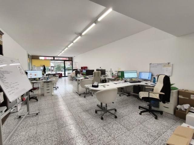 Locale in vendita di 200 m² in Via Galileo Galilei