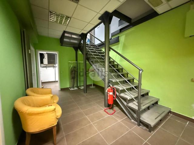 Locale in vendita di 200 m² in Via Gian Maria Scotti