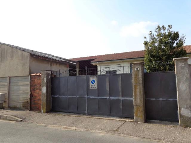 Locale in vendita di 200 m² in Via del Ciliegio