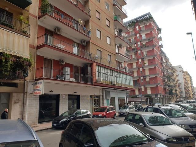 Locale in vendita di 200 m² in Via Emilia, 45