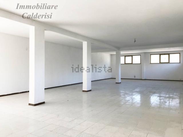 Locale in vendita di 200 m² in Via Enrico Mattei