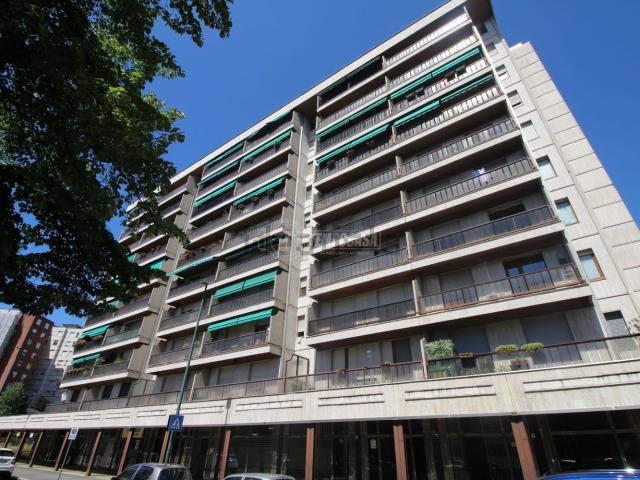 Locale in vendita di 200 m² in Via Edoardo Rubino