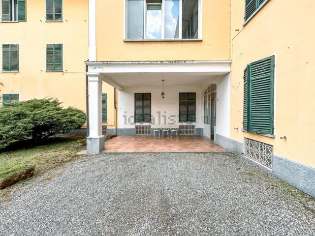 Locale in vendita di 200 m² in Via Federico Peretti, 21