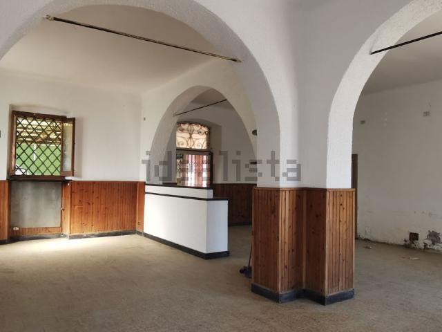 Locale in vendita di 200 m² in Via Fieschi
